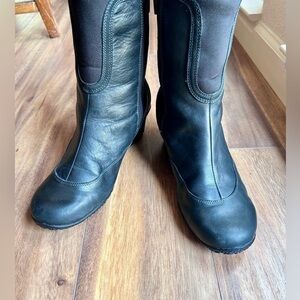 Merrell Women’s Black Leather Boots SZ 9.5 Air Cushion Heel​​​​​